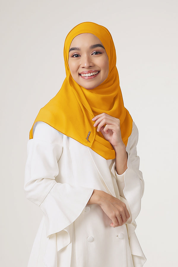 Jovian Hijab Balik Kampung | Tanisha Plain Long Shawl In Mustard Yellow