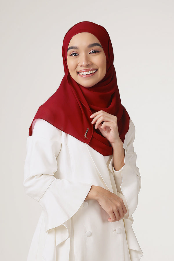 Jovian Hijab Balik Kampung | Tanisha Plain Long Shawl In Maroon Red